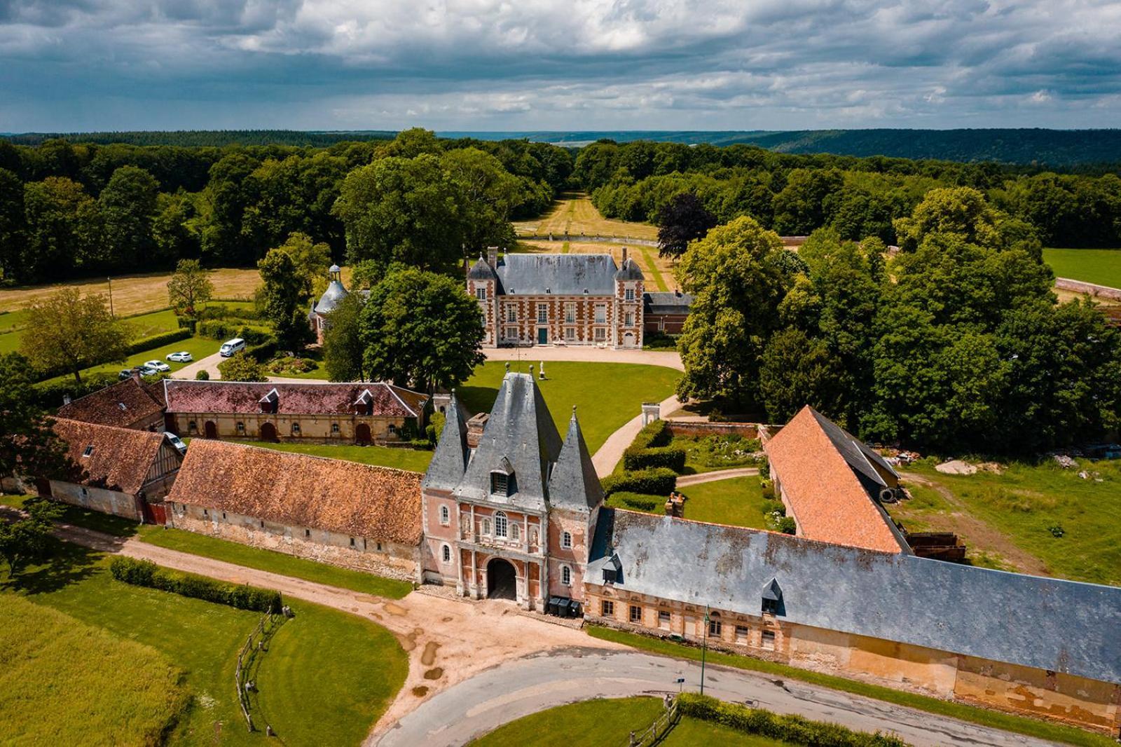 Le Chateau De Bonnemare - Bed And Breakfast Radepont Kültér fotó