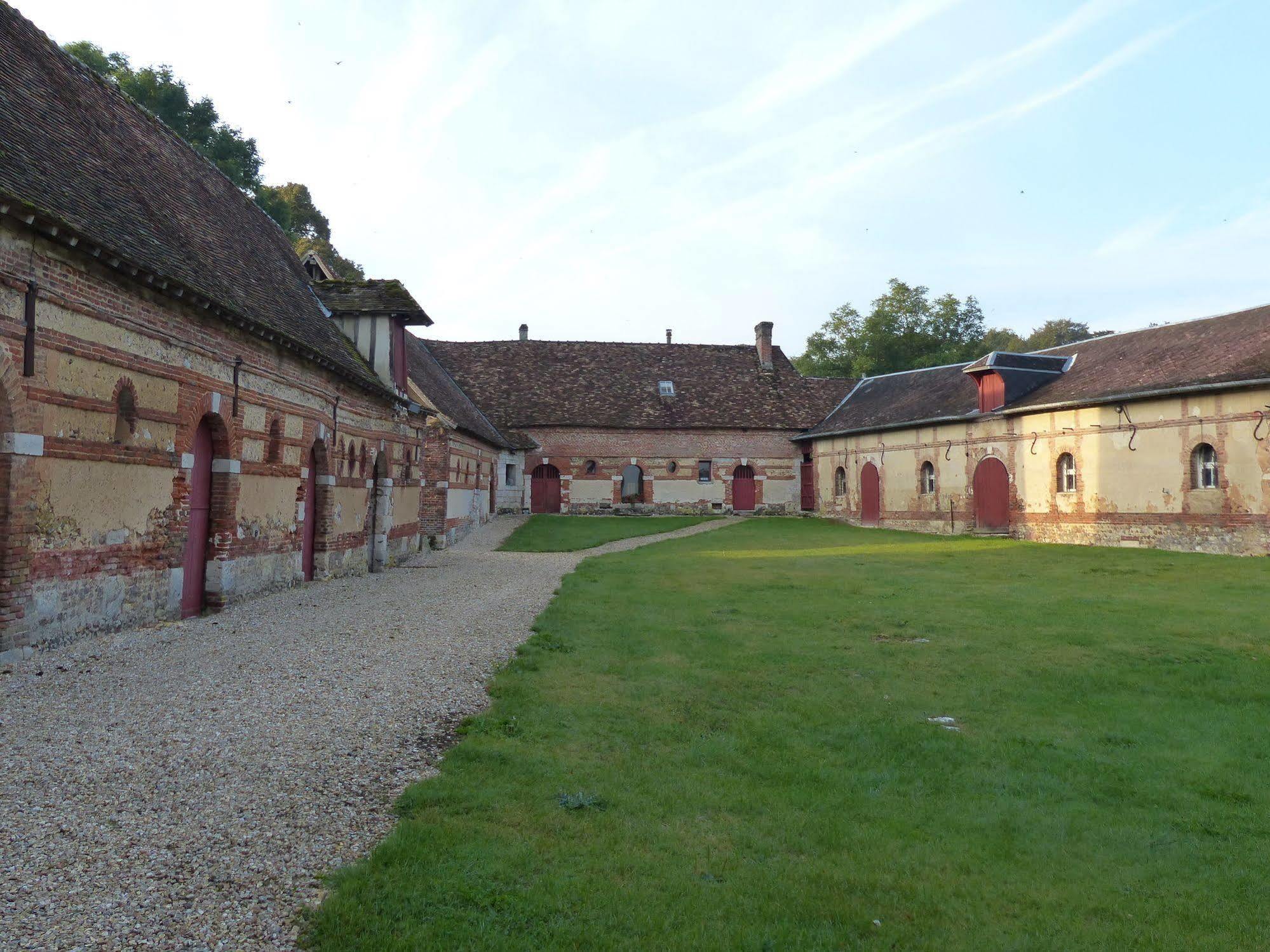 Le Chateau De Bonnemare - Bed And Breakfast Radepont Kültér fotó